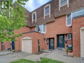 30 Heslop Rd in Milton, ON - Building Photo