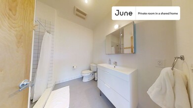 Private bedroom in 5 bed/2 bath Home in New York, NY - Building Photo - Building Photo