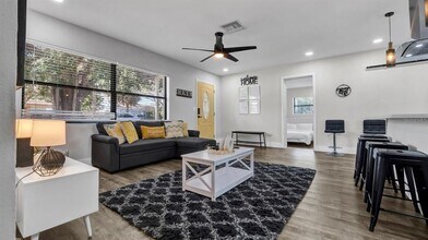 1357 S Betty Ln in Clearwater, FL - Building Photo - Building Photo