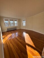 2039 Commonwealth Ave, Unit 31 in Boston, MA - Building Photo
