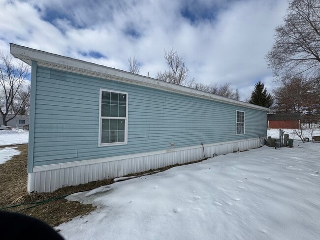 4237 Daffodil Cir in Traverse City, MI - Foto de edificio - Building Photo