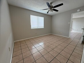 2120-2122 Andover Dr in Round Rock, TX - Foto de edificio - Building Photo