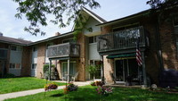 Waterfall Glen in Willowbrook, IL - Foto de edificio - Building Photo