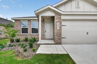 2051 Stable Ln in Aubrey, TX - Building Photo - Building Photo