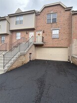 305 Berrington Ct in Bethel Park, PA - Building Photo