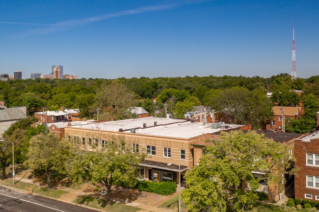 6611-6619 Clayton Rd in St. Louis, MO - Foto de edificio - Building Photo