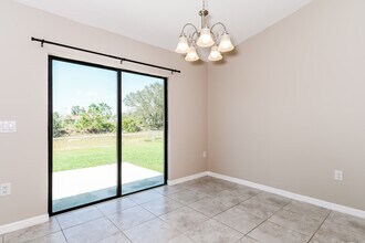 3212 44th St W in Lehigh Acres, FL - Foto de edificio - Building Photo