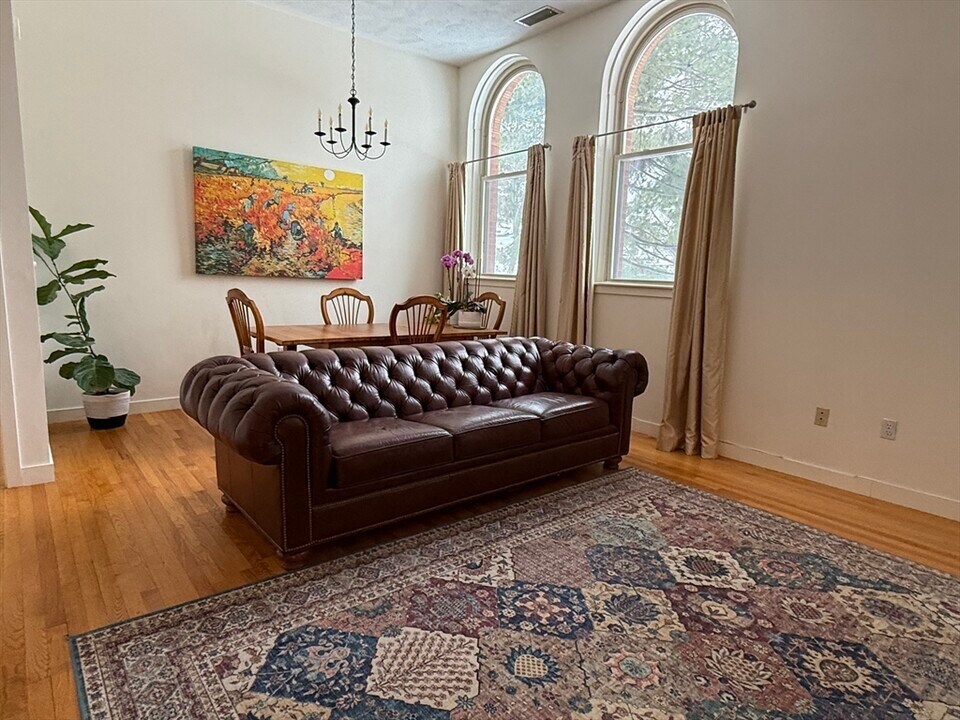 112 Washington Park in Newton, MA - Building Photo