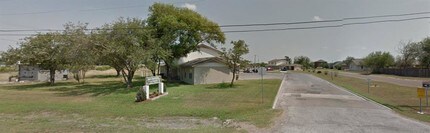 1100 E Santa Rosa Ave in Edcouch, TX - Foto de edificio - Building Photo