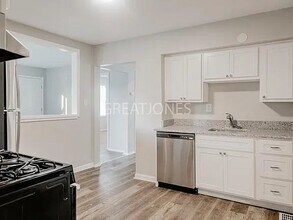 10900 Pear Tree Ln in St. Ann, MO - Building Photo - Building Photo