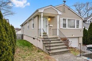 732 Tunxis Hill Rd in Fairfield, CT - Building Photo