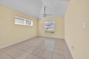 142 Pinewood Dr, Unit 201 in Davenport, FL - Building Photo - Building Photo