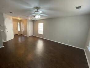 730 Pinafore St in San Antonio, TX - Building Photo - Building Photo
