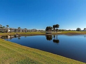 6999 W Country Club Dr N, Unit 124 in Sarasota, FL - Building Photo - Building Photo