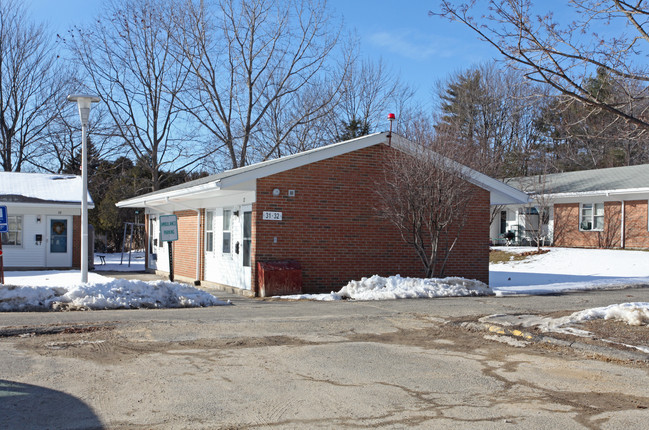 Laurel Acres in Torrington, CT - Foto de edificio - Building Photo