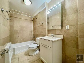 AMAZING ONE BEDROOM APARTMENT!! AMAZING DE in New York, NY - Building Photo - Building Photo
