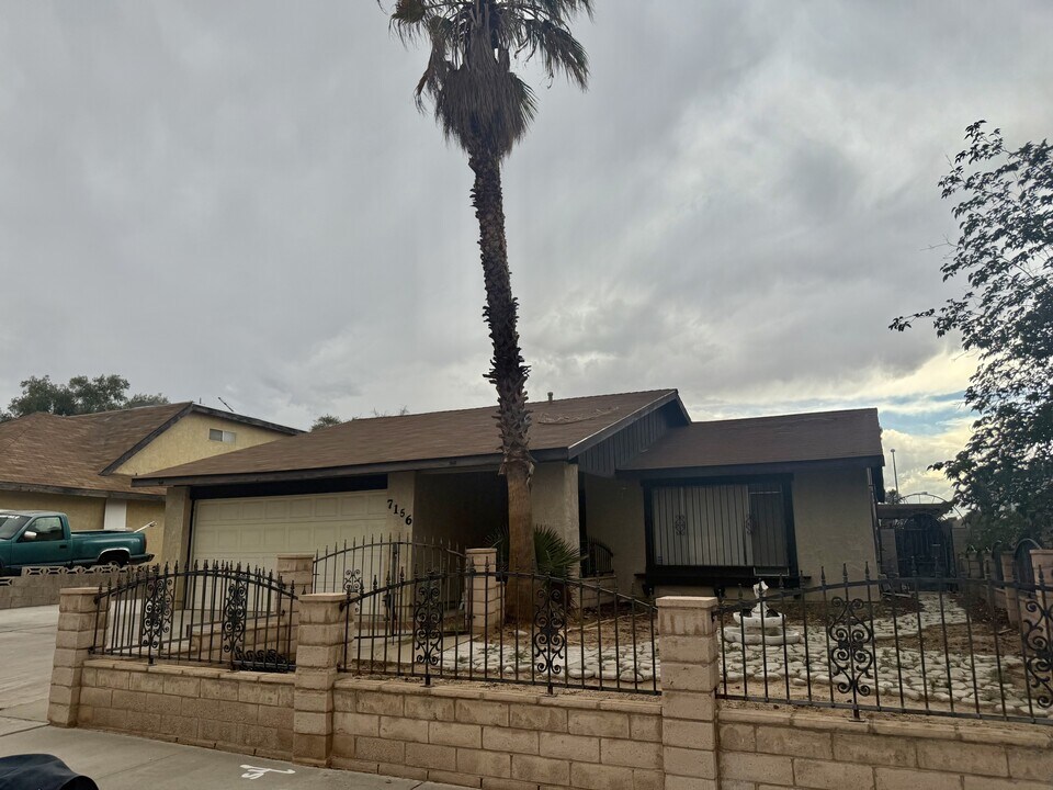 7156 Southpark Ct in Las Vegas, NV - Building Photo