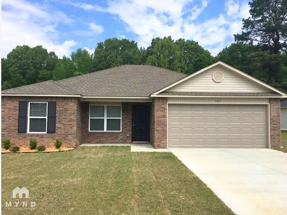 307 Westwood Dr in Jacksonville, AR - Building Photo