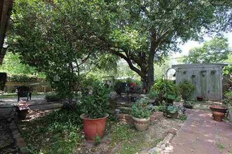 121 Seaman Dr in Silsbee, TX - Foto de edificio - Building Photo