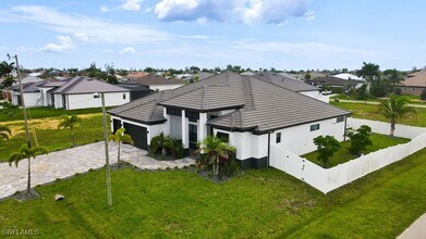 2 SW 35th Ave in Cape Coral, FL - Building Photo - Building Photo