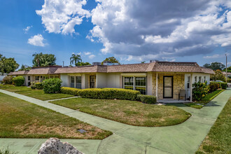 Harshaw Lake Park Condominiums in St. Petersburg, FL - Building Photo - Building Photo