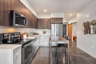 SKY Sammamish in Sammamish, WA - Foto de edificio - Building Photo