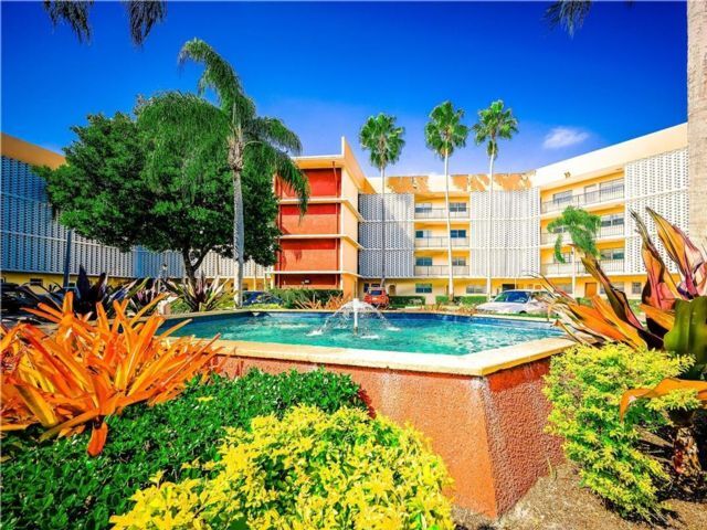 873 NE 195th St-Unit -309 in Miami, FL - Building Photo - Building Photo