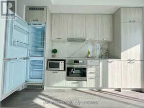 10 Honeycrisp Cres in Vaughan, ON - Building Photo - Building Photo