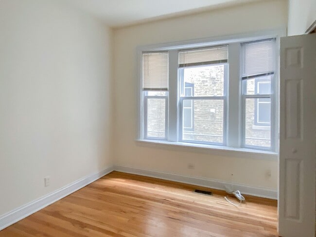 3818 N Sheffield Ave, Unit 1 in Chicago, IL - Building Photo - Building Photo