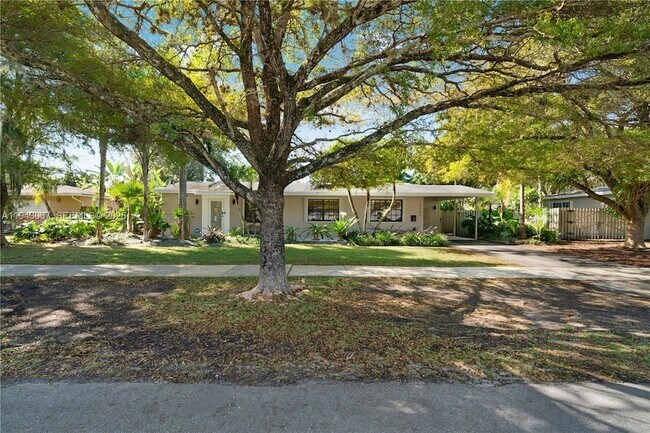 16102 SW 98th Ave in Miami, FL - Building Photo - Building Photo