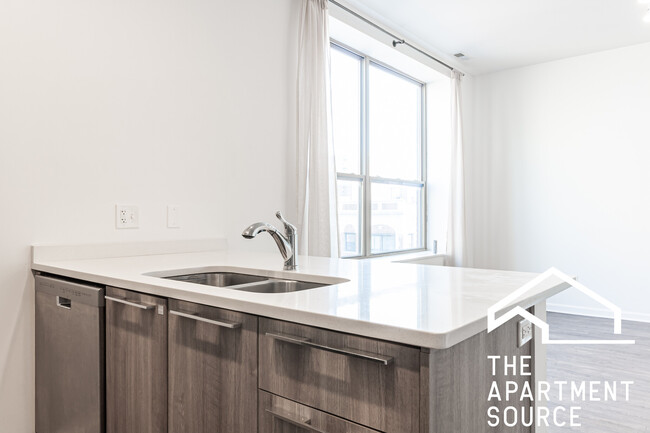 932 W Dakin St, Unit 202 in Chicago, IL - Building Photo - Building Photo