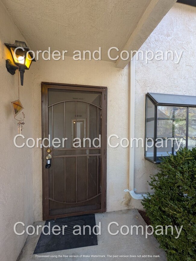 6065 McKinney Dr NE in Albuquerque, NM - Foto de edificio - Building Photo