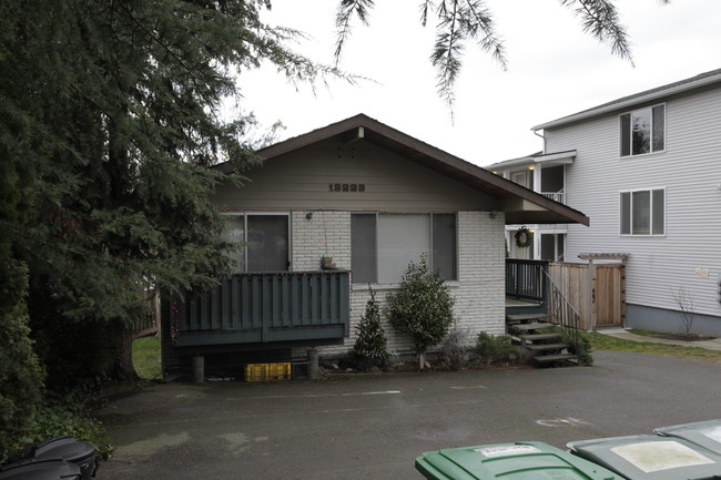 13223 35th Ave NE in Seattle, WA - Foto de edificio - Building Photo