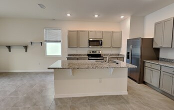 1246 Lido Dr in Howey In The Hills, FL - Building Photo - Building Photo