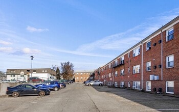 Brighton Court Apartments in Belleville, NJ - Foto de edificio - Building Photo