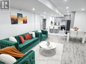 7 Leo Austin Rd in Brampton, ON - Building Photo - Building Photo