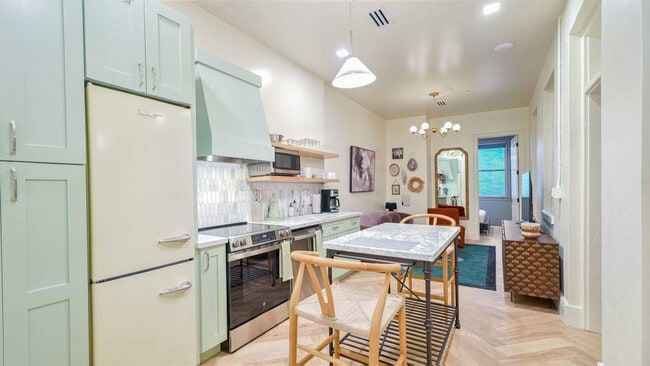 604 Baronne St in New Orleans, LA - Building Photo - Building Photo