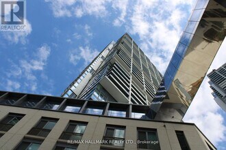1000-1000 Portage Pkwy in Vaughan, ON - Building Photo - Building Photo