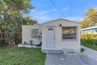 6940 NW 6th Ct in Miami, FL - Building Photo - Building Photo