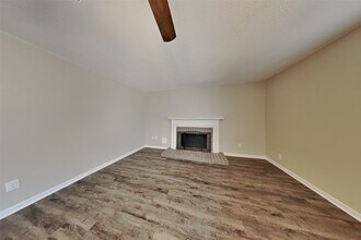 3911 Spring River Dr in Pearland, TX - Building Photo - Building Photo