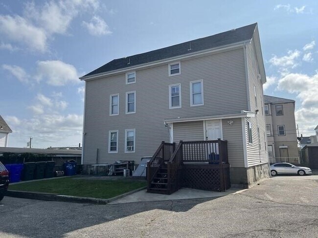 189 5th St-Unit -2 in Fall River, MA - Building Photo - Building Photo