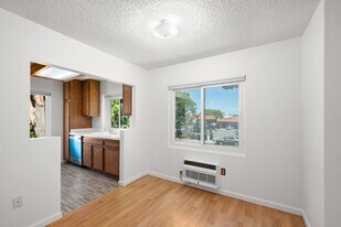 8355 Capricorn Way in San Diego, CA - Building Photo