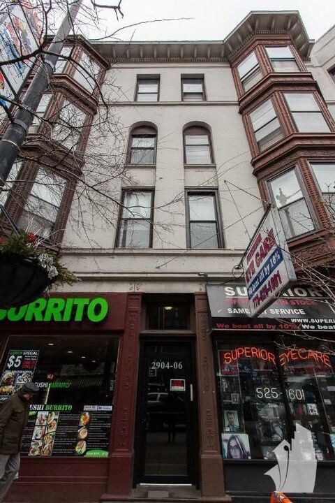 2900 N Broadway in Chicago, IL - Building Photo