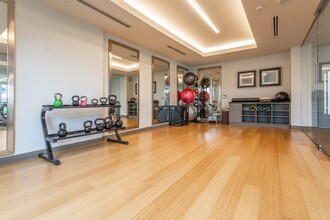 One Lakes Edge in The Woodlands, TX - Foto de edificio - Interior Photo