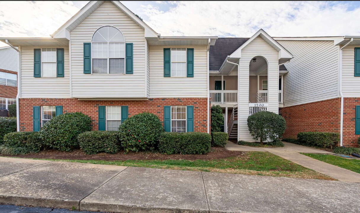 1721 Bulon Dr in Cary, NC - Foto de edificio