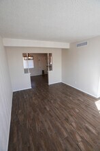 10525 Champlain St in El Paso, TX - Foto de edificio - Building Photo