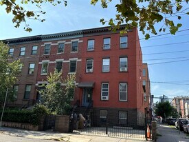 297 4th St in Jersey City, NJ - Building Photo