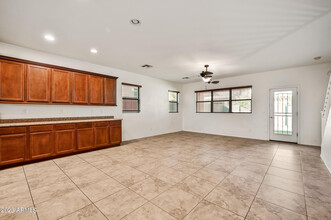 7718 S 38th St in Phoenix, AZ - Foto de edificio - Building Photo