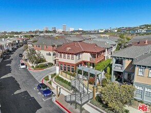 2584 Bungalow Pl in Newport Beach, CA - Building Photo - Building Photo