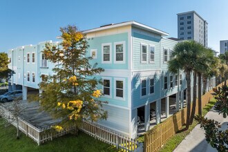 Surfside Apartments in Jacksonville Beach, FL - Building Photo - Building Photo